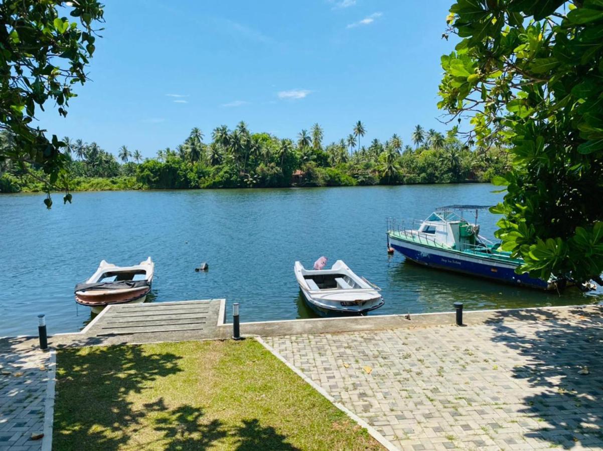 Villa Riverside Алутгама Екстериор снимка