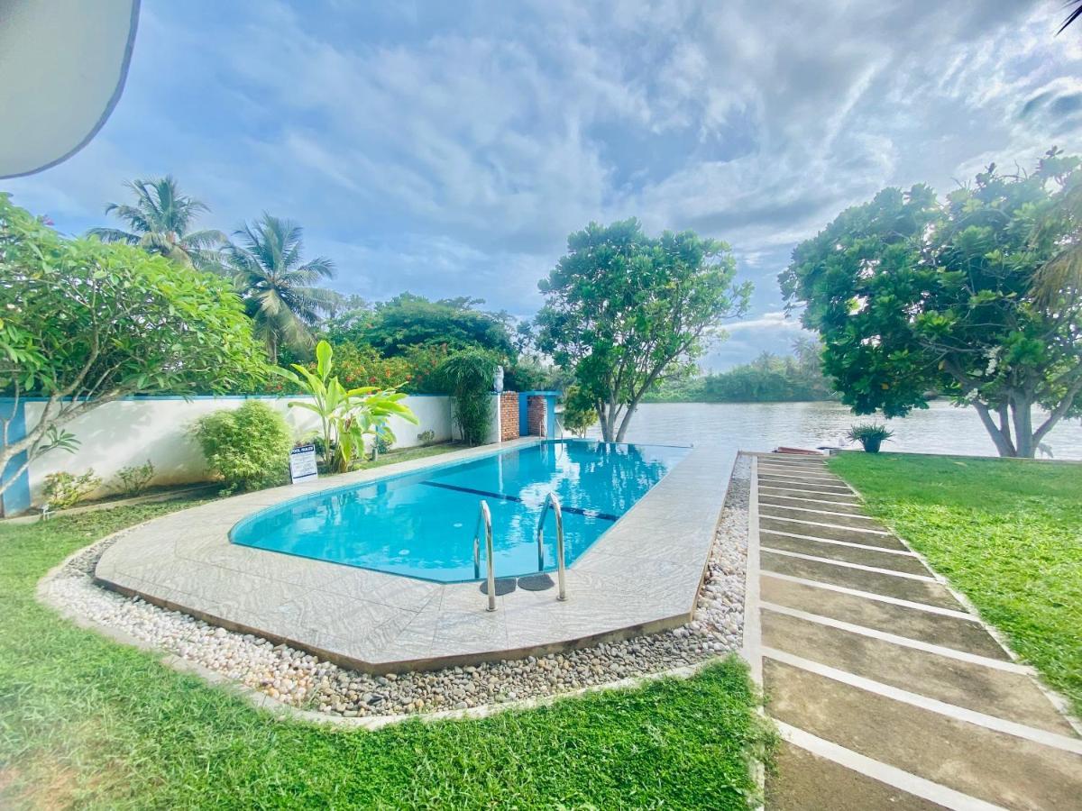 Villa Riverside Алутгама Екстериор снимка