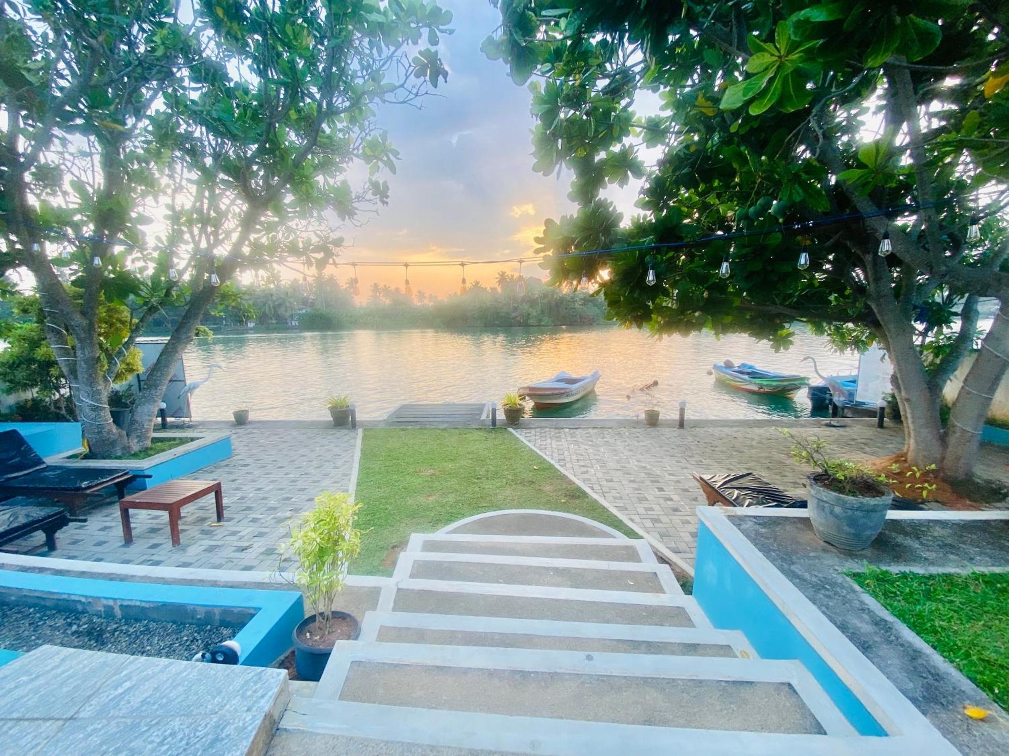 Villa Riverside Алутгама Екстериор снимка