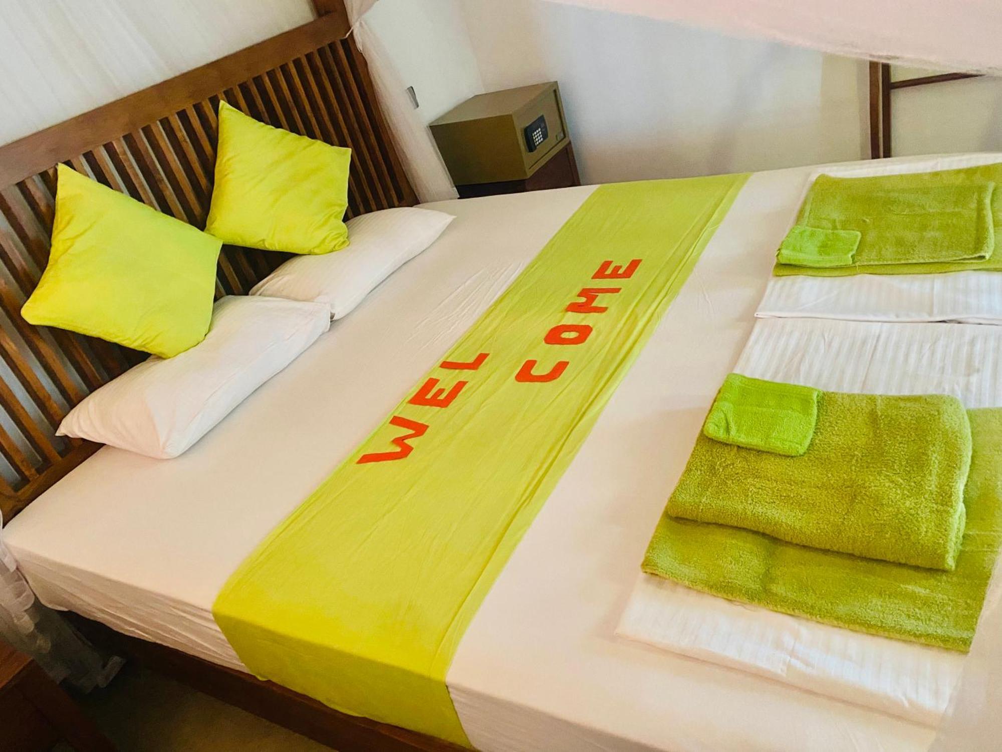 Villa Riverside Алутгама Екстериор снимка