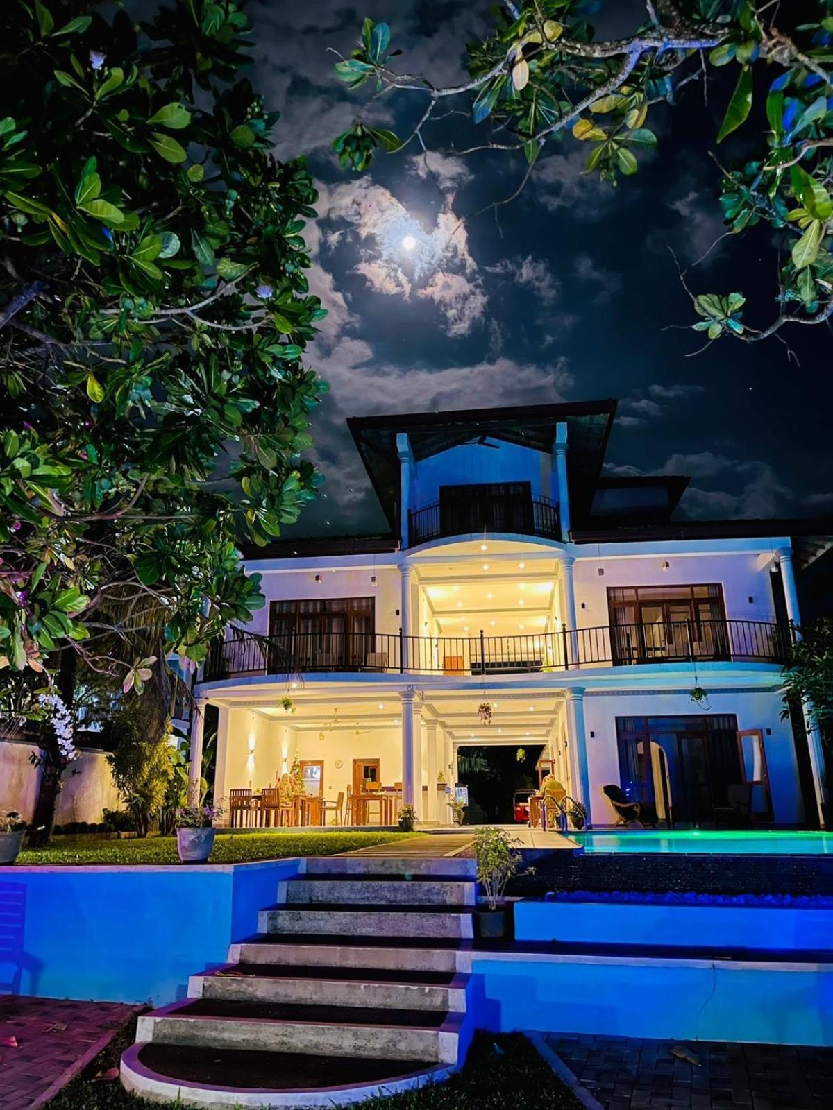 Villa Riverside Алутгама Екстериор снимка