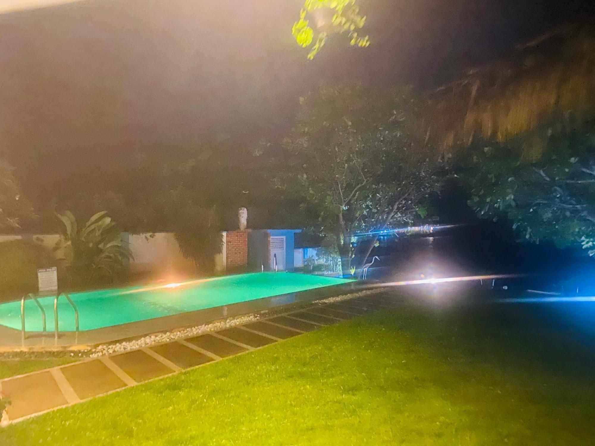 Villa Riverside Алутгама Екстериор снимка