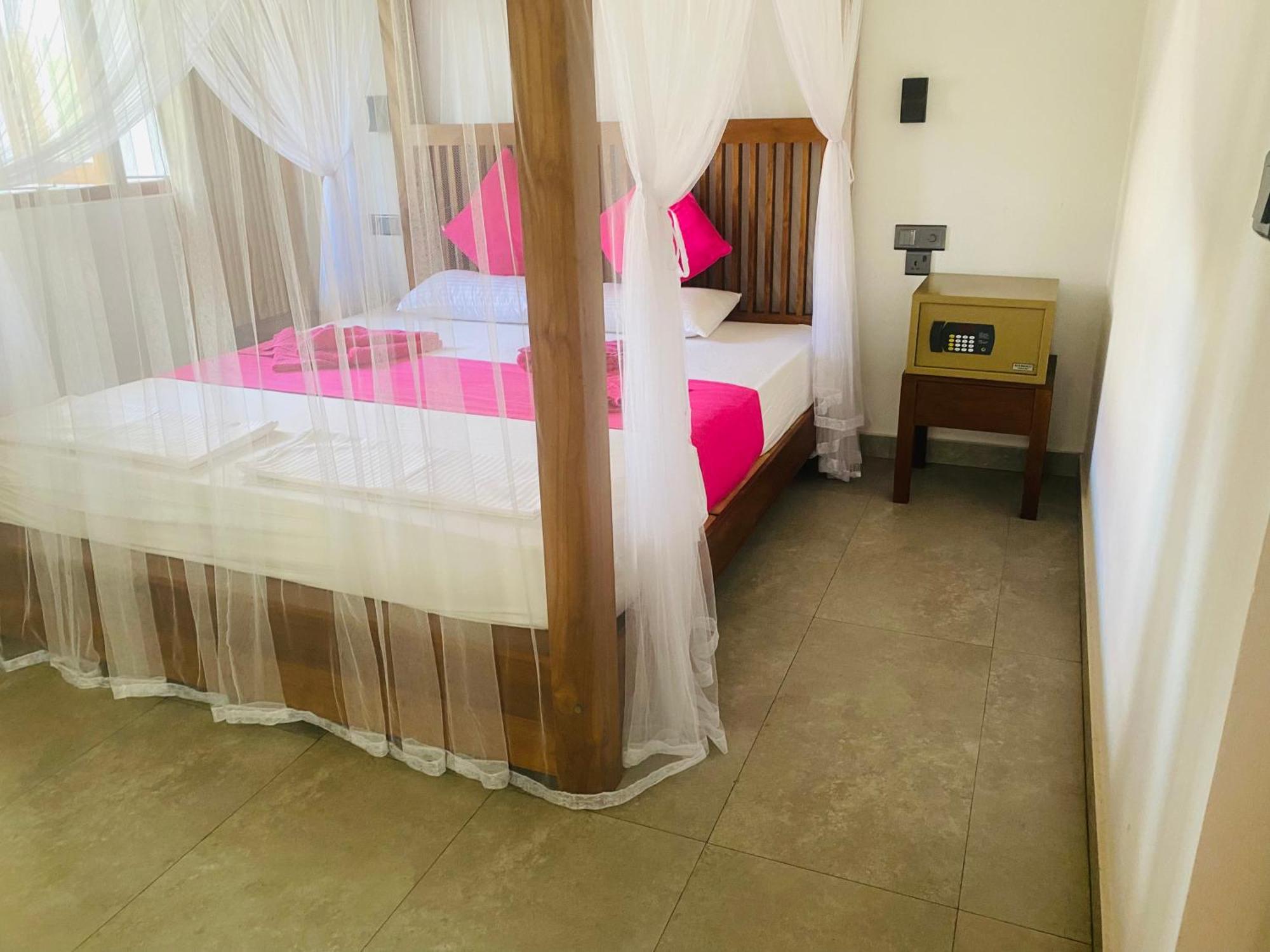Villa Riverside Алутгама Екстериор снимка