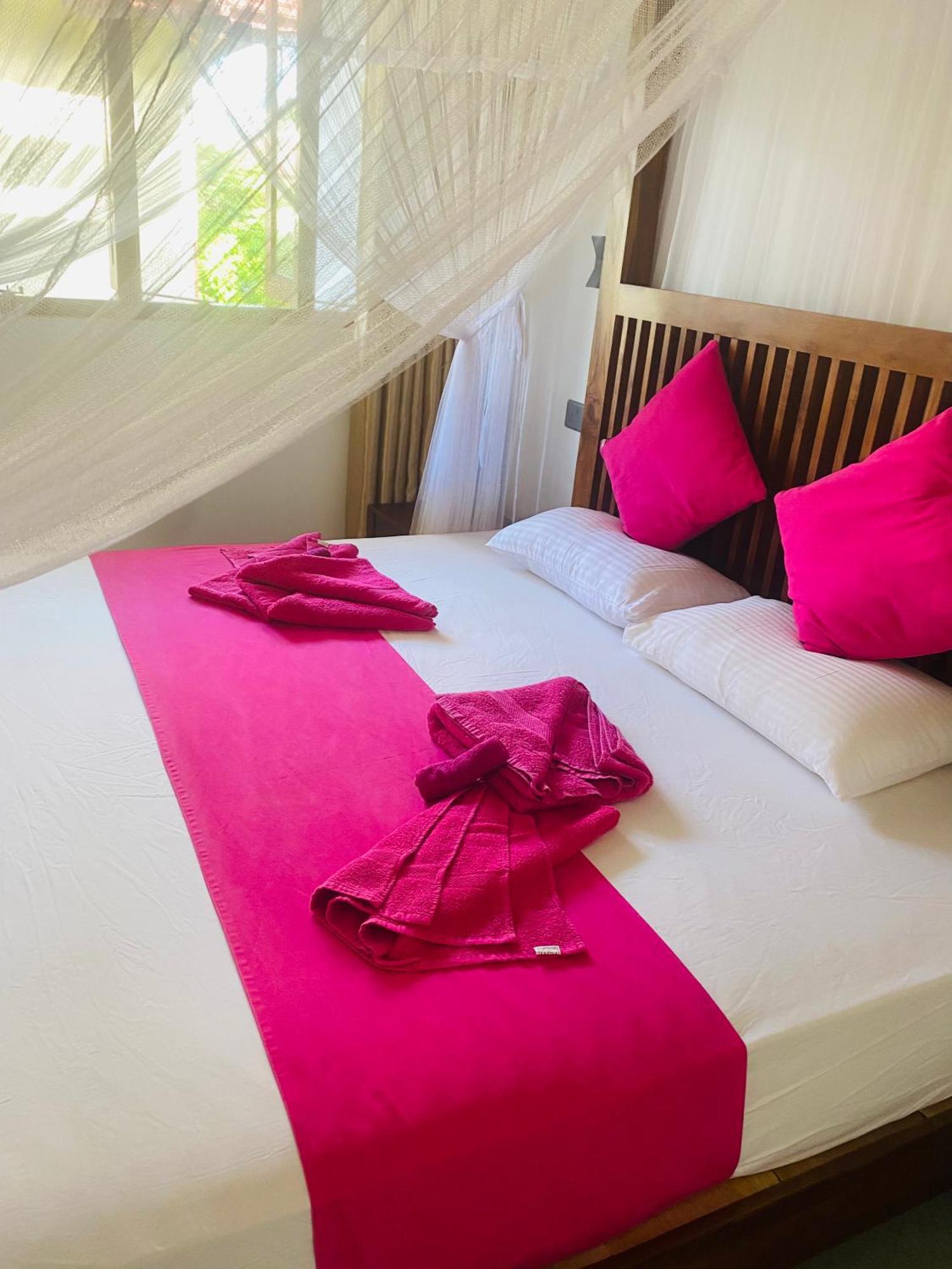 Villa Riverside Алутгама Екстериор снимка